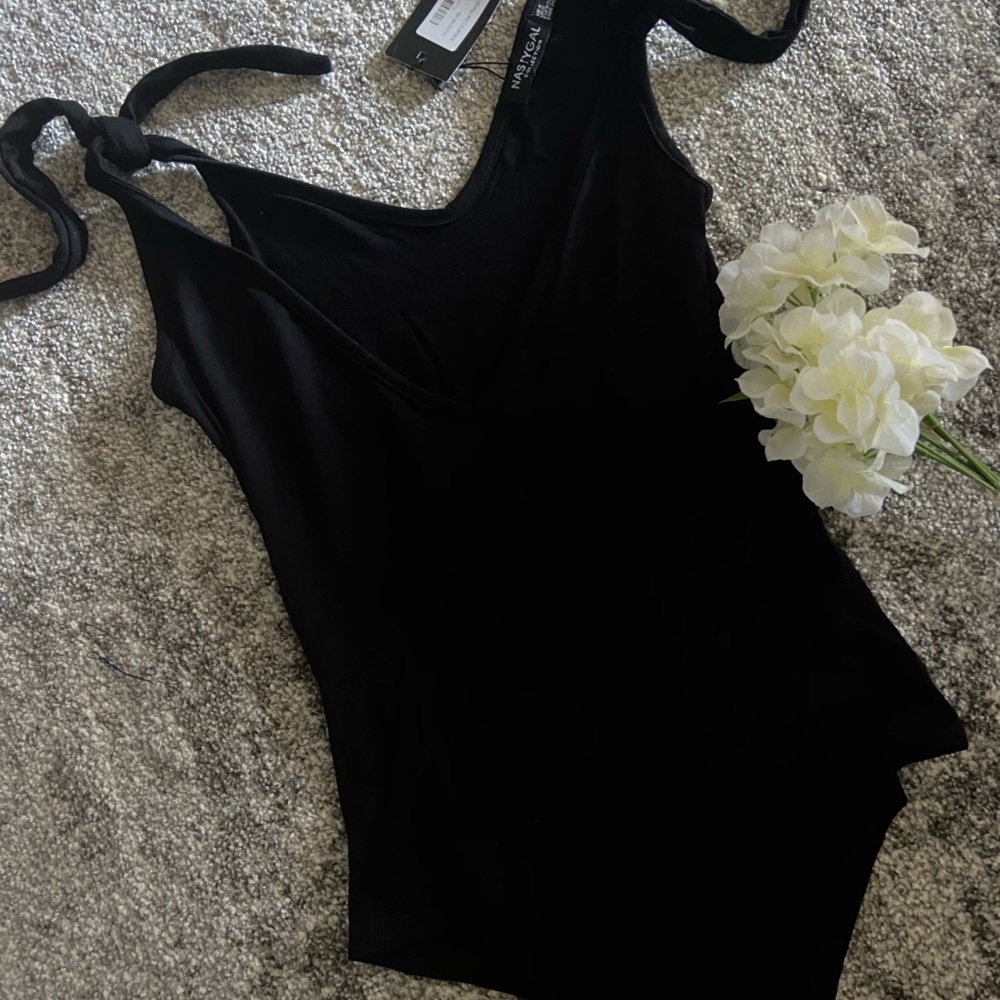 PLUNGING TIE BODYSUIT BLACK ( NASTY GAL)